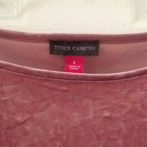 🌻 Vince Camuto pink velvet top. - Picture 2 of 2